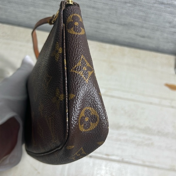 Louis Vuitton Pouch Bag Pochette Monogram ✅COA Included - Picture 13 of 16